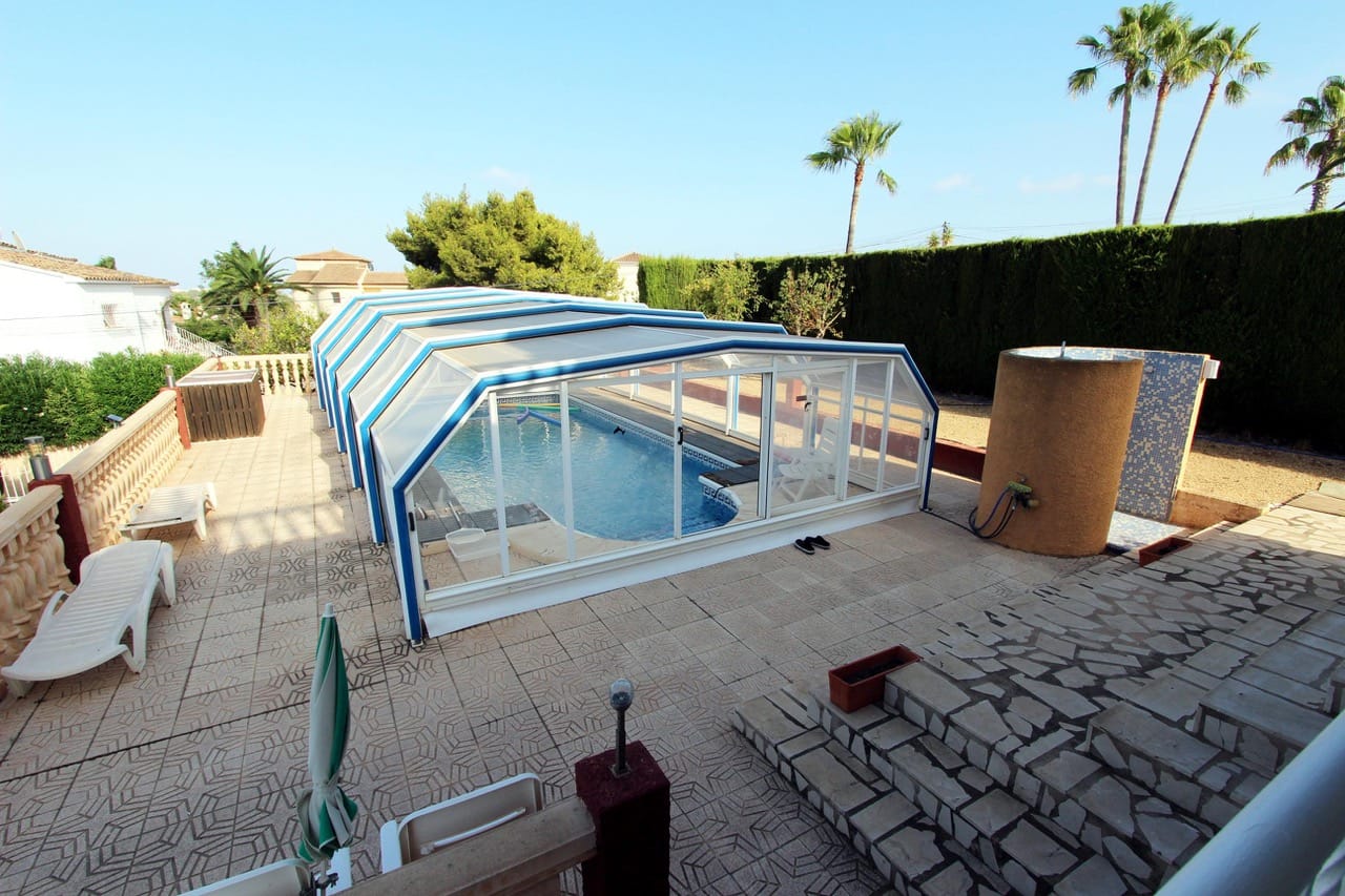 VILLA SPACIEUSE ET SPACIEUSE À CALPE