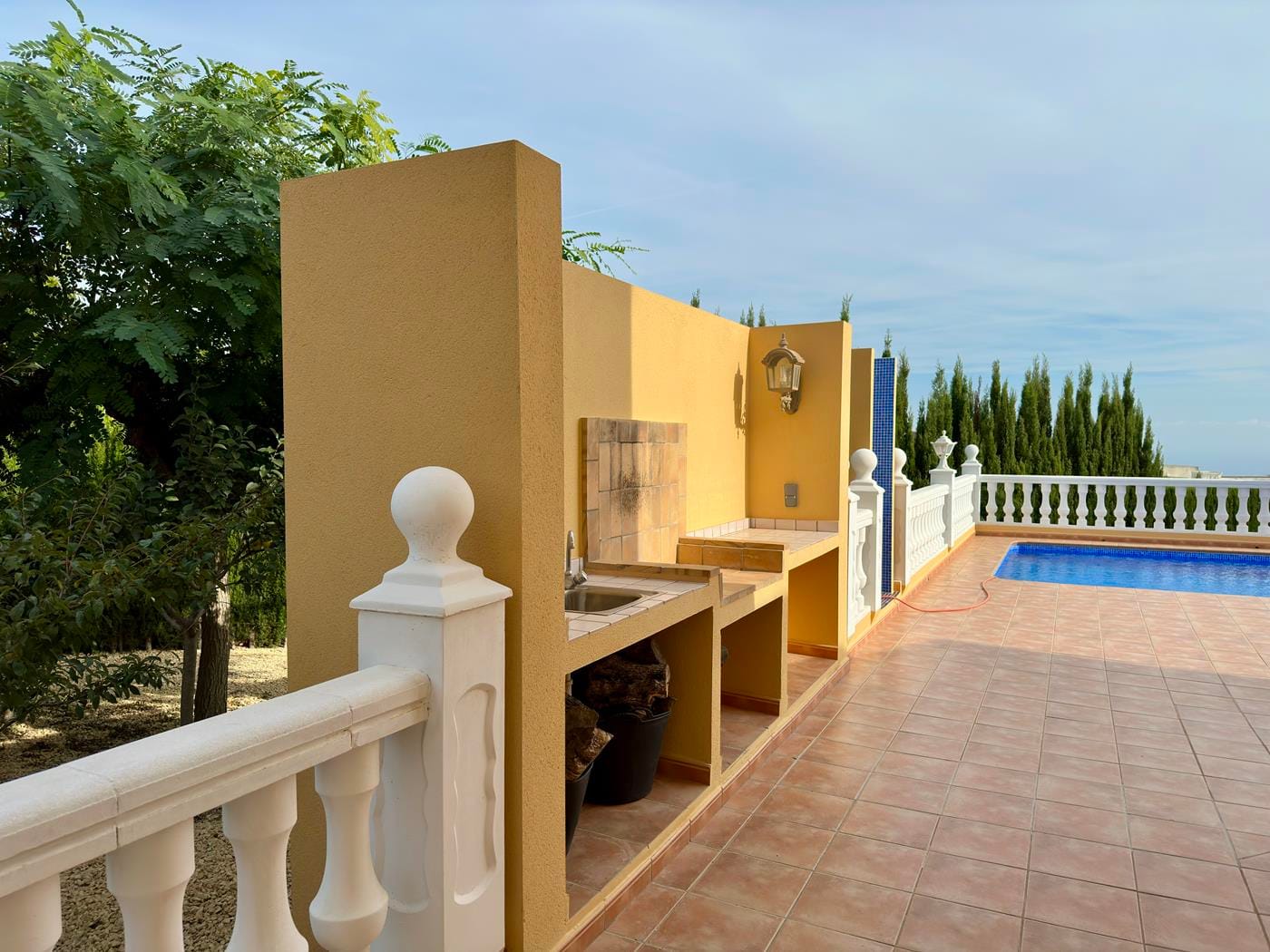 Villa con jardín, piscina privada y vistas al mar en Cumbre del Sol