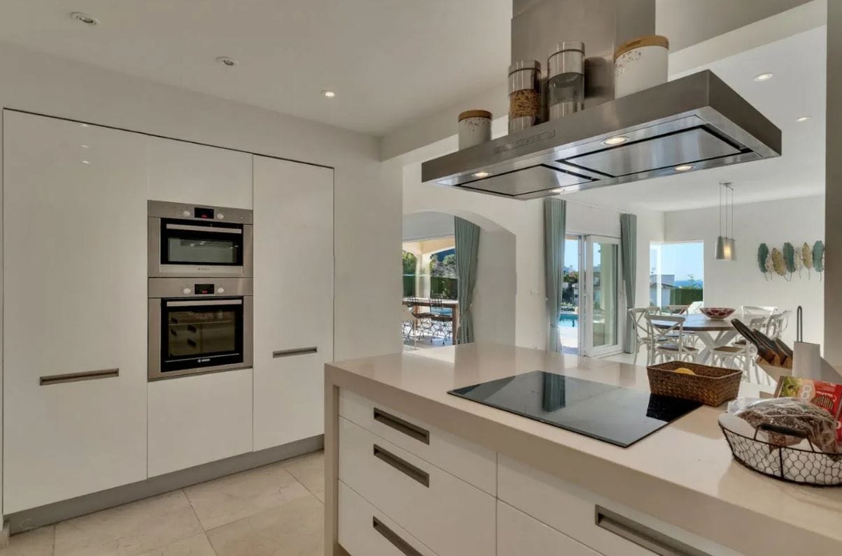 Sea view villa in Moraira with 4 bedrooms