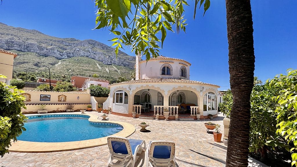 Villa met privé zwembad en uitzicht in Santa Lucia gebied van Denia