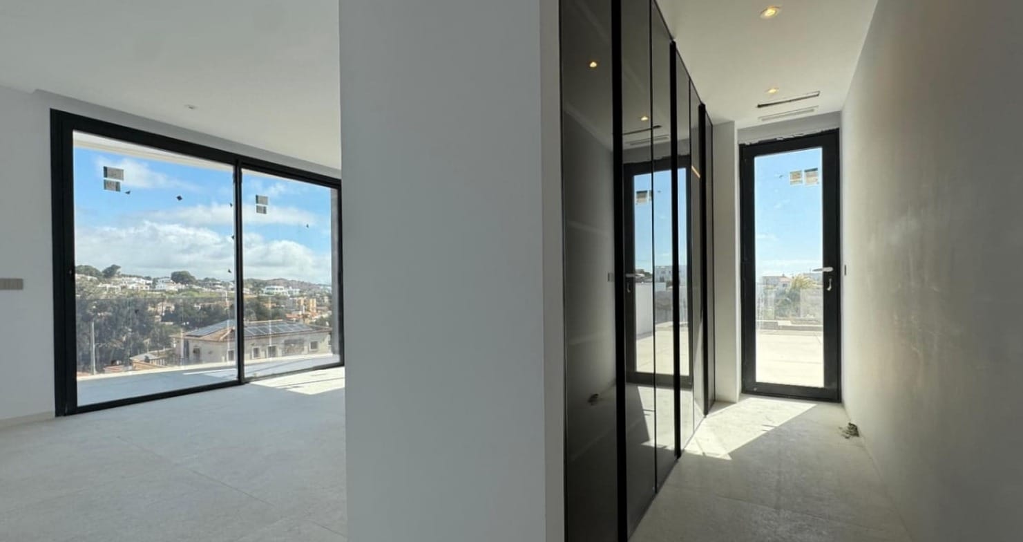 LUXE VILLA OP LOOPAFSTAND VAN HET STRAND IN BENISSA