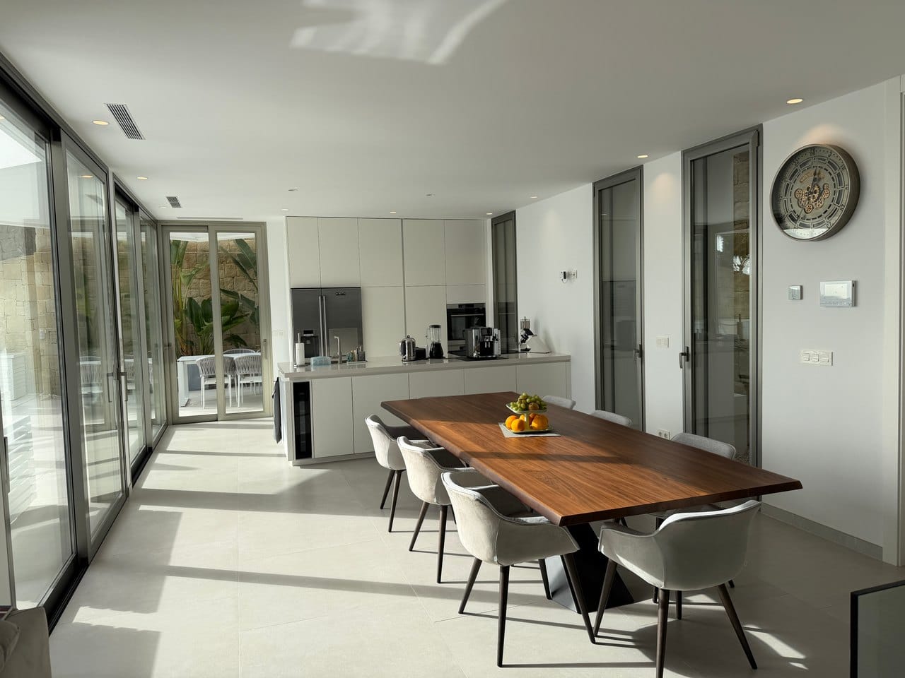 Espectacular villa de lujo con vistas al mar en Moraira, terrazas panorámicas, piscina infinity y azotea wellness