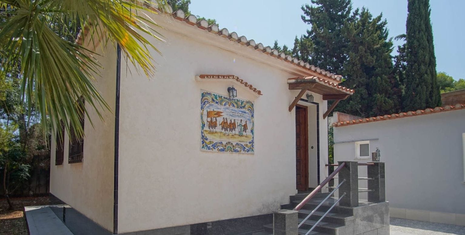 Exclusiva propiedad con vistas al mar y gran parcela en Las Rotas – Dénia