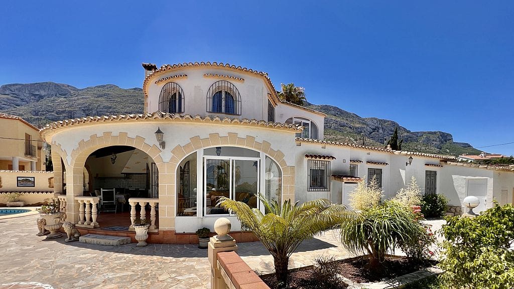 Villa met privé zwembad en uitzicht in Santa Lucia gebied van Denia