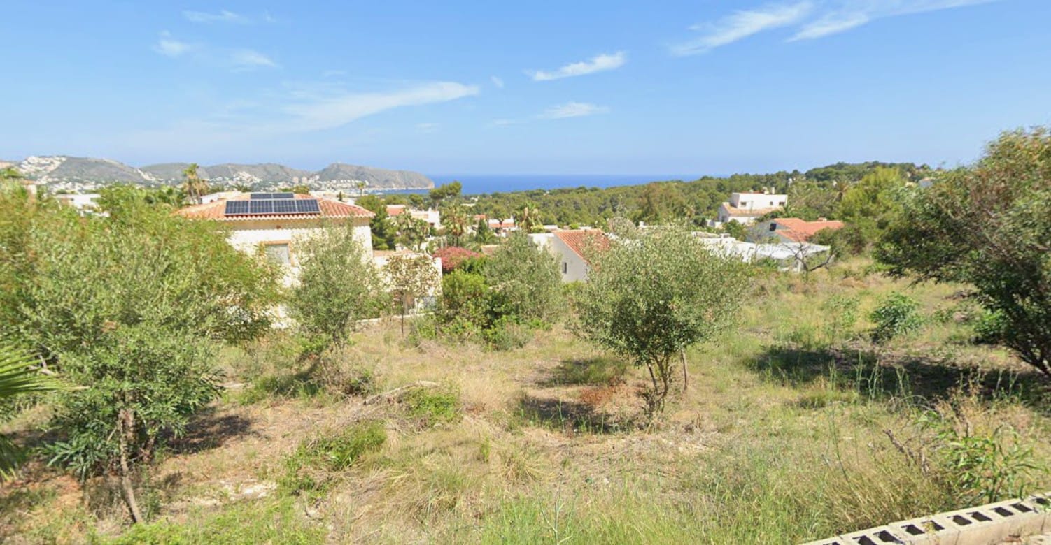 Działka z panoramicznym widokiem na morze w Moraira Benimeit
