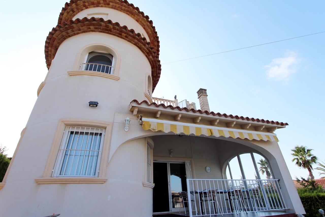VILLA SPACIEUSE ET SPACIEUSE À CALPE