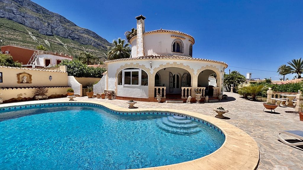 Villa met privé zwembad en uitzicht in Santa Lucia gebied van Denia