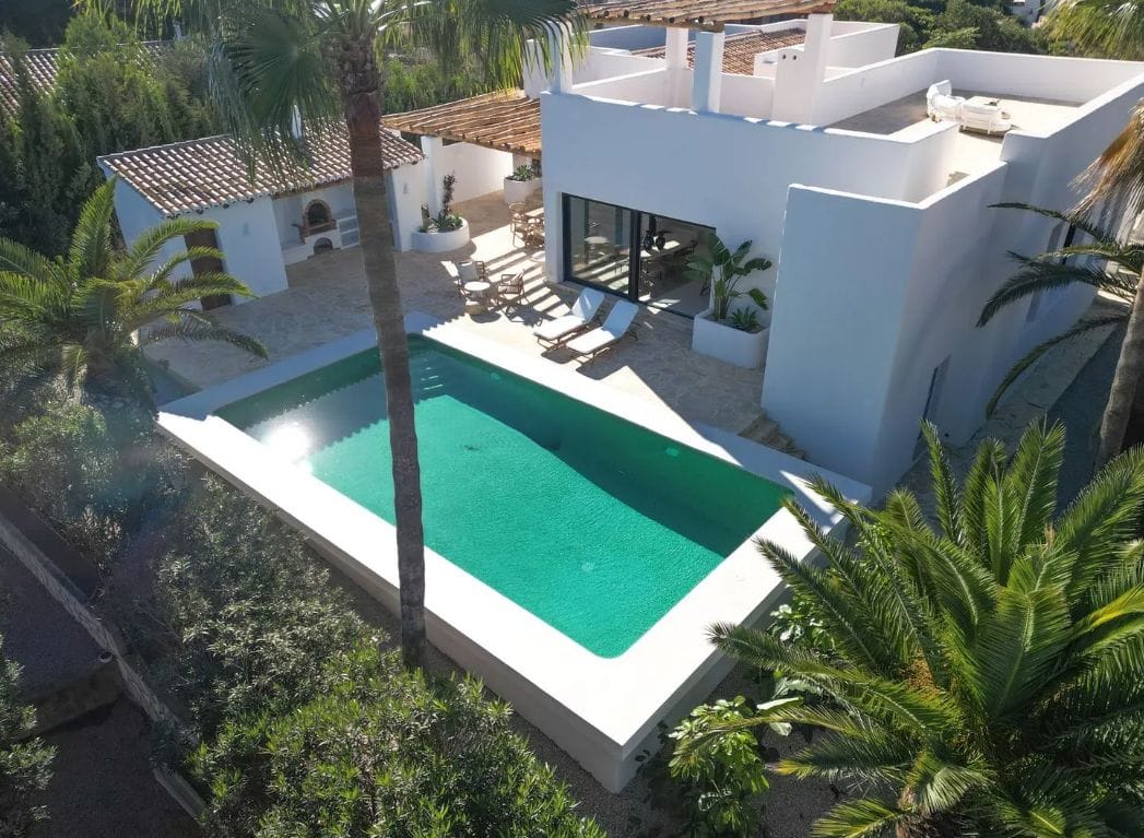 Villa de estilo Ibiza en una sola planta en Jávea – Balcón al Mar