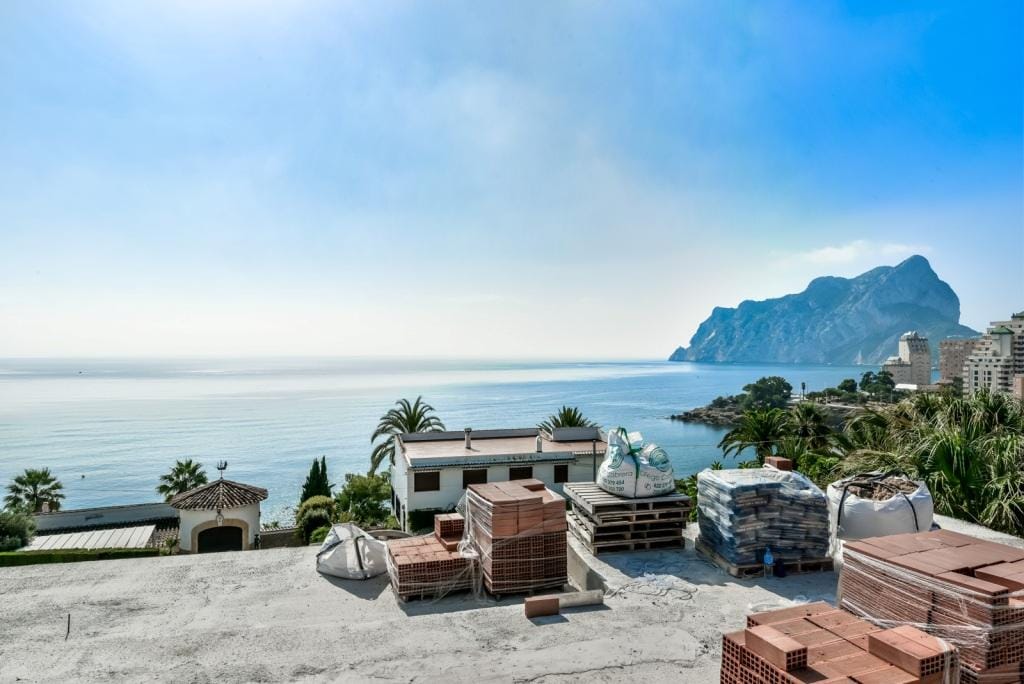 VILLA MODERNA CON VISTAS IMPRESIONANTES AL MAR