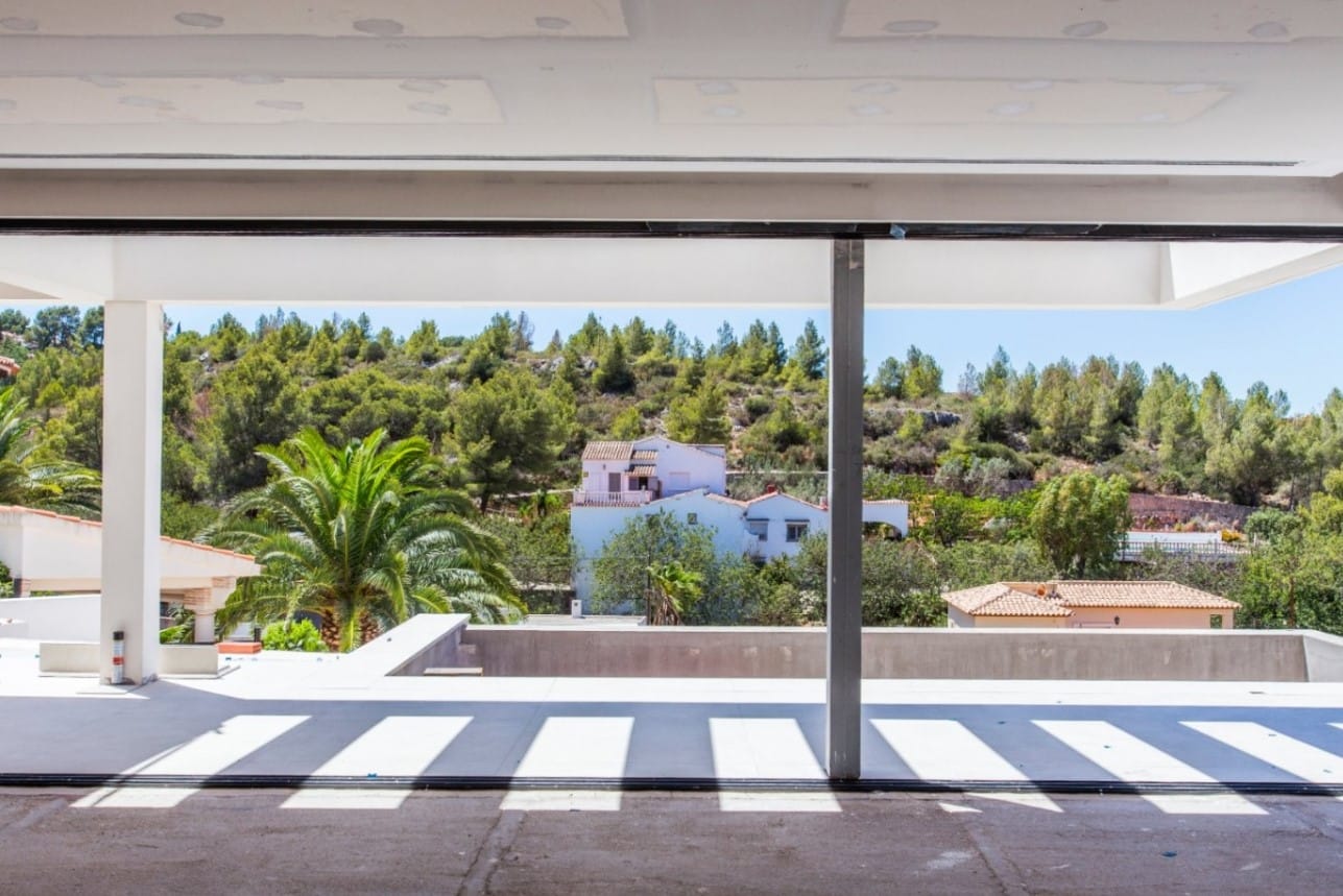 Villa Moderna en Construcción con Vistas al Mar en Dénia