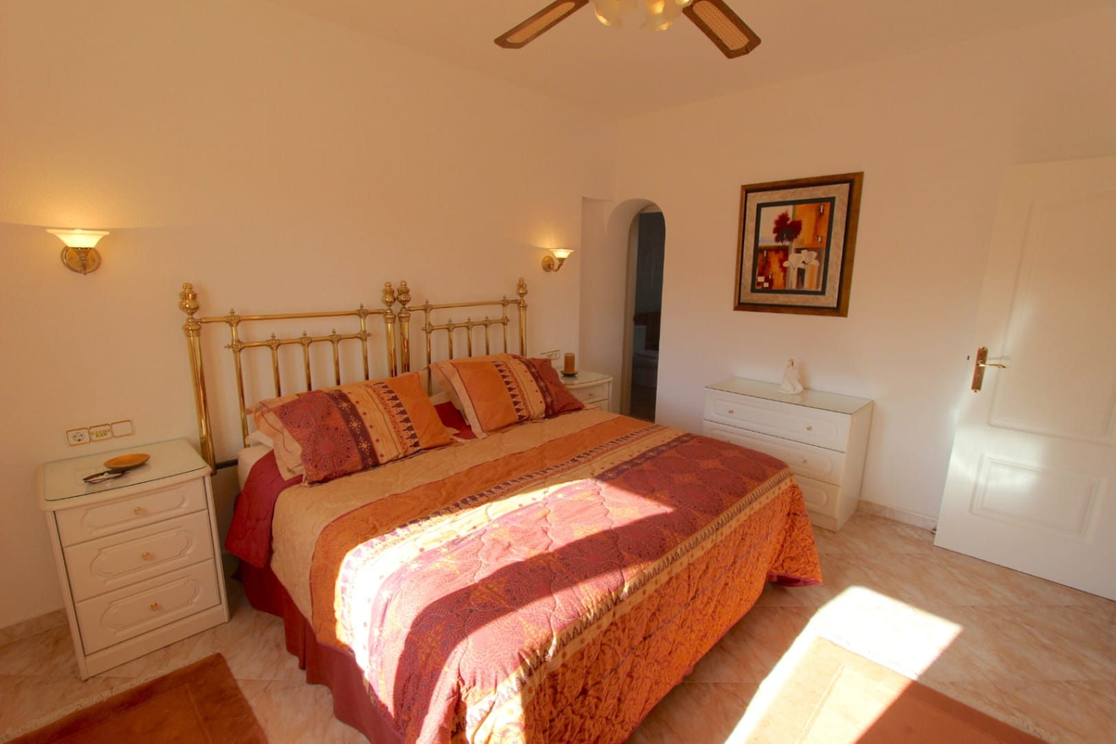 VILLA DE ESTILO MEDITERRANEO