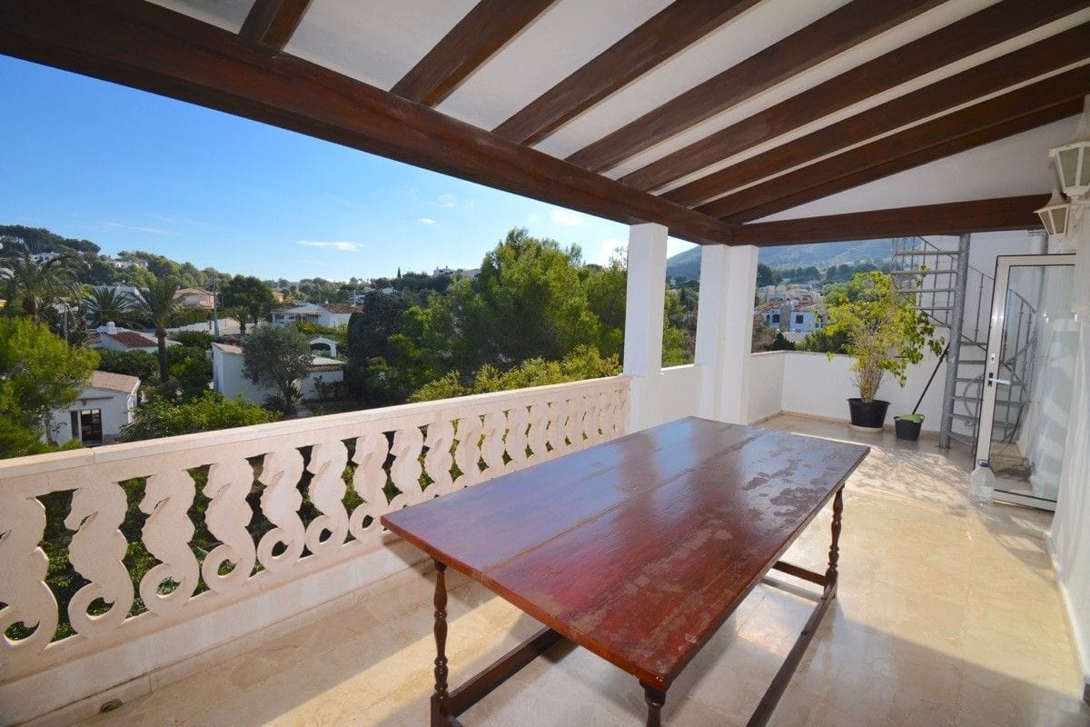 Villa en venta en Denia zona montgo