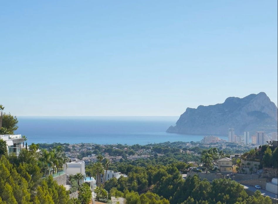 LUXE VILLA MET UNIEK ONTWERP IN BENISSA
