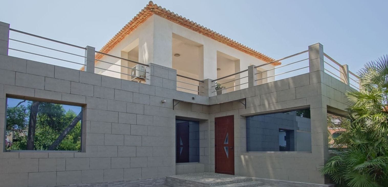 Exclusiva propiedad con vistas al mar y gran parcela en Las Rotas – Dénia