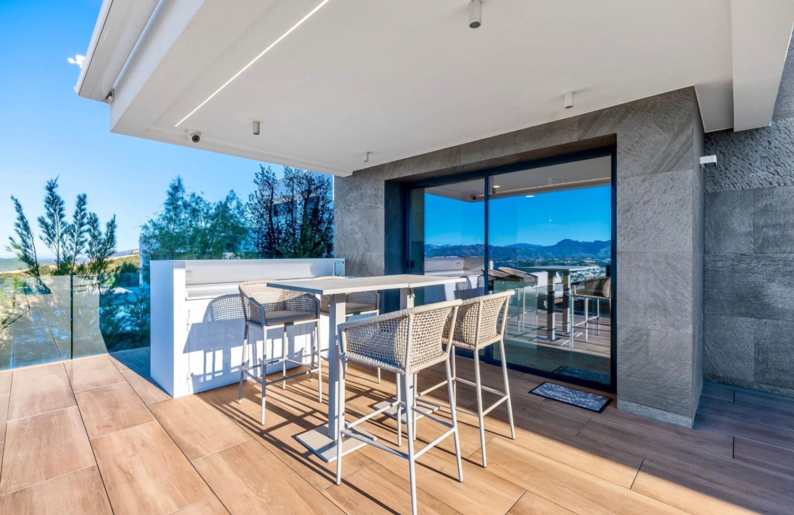 Luxe villa in Moraira met panoramisch uitzicht op zee