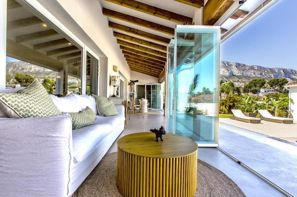 Villa zum Verkauf mit 4 Schlafzimmern und Pool in Denia, Alicante