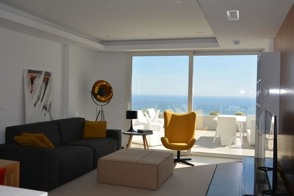 Precioso Apartamento de lujo que disfruta de la espectacularidad de las vistas al mar.-
