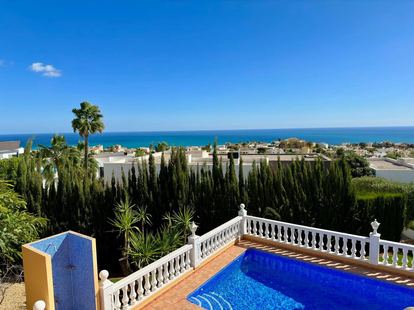 Villa con jardín, piscina privada y vistas al mar en Cumbre del Sol