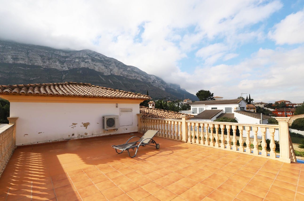 Villa con piscina en el Montgó de Dénia con piscina