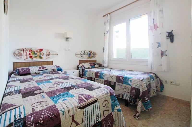 Amplio apartamento adosado en Oliva Nova