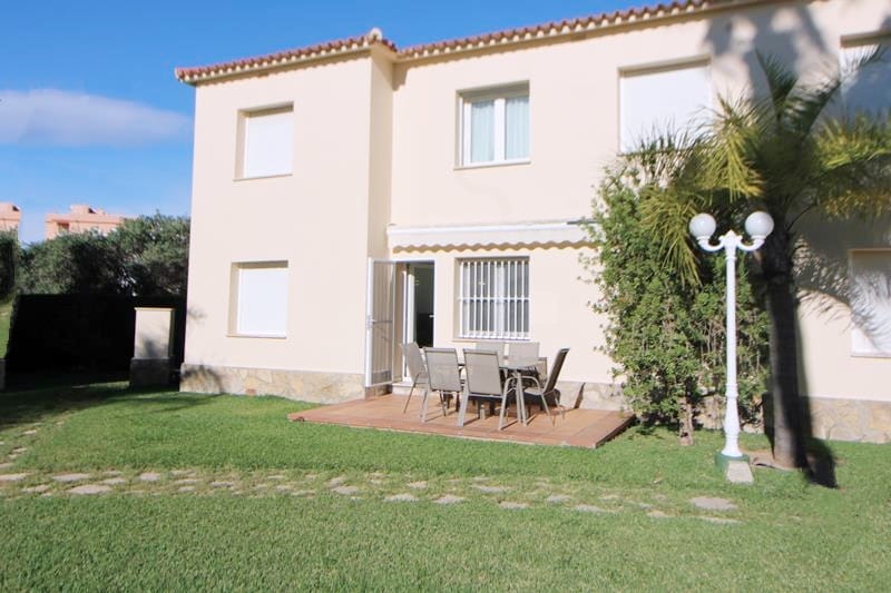 Amplio apartamento adosado en Oliva Nova