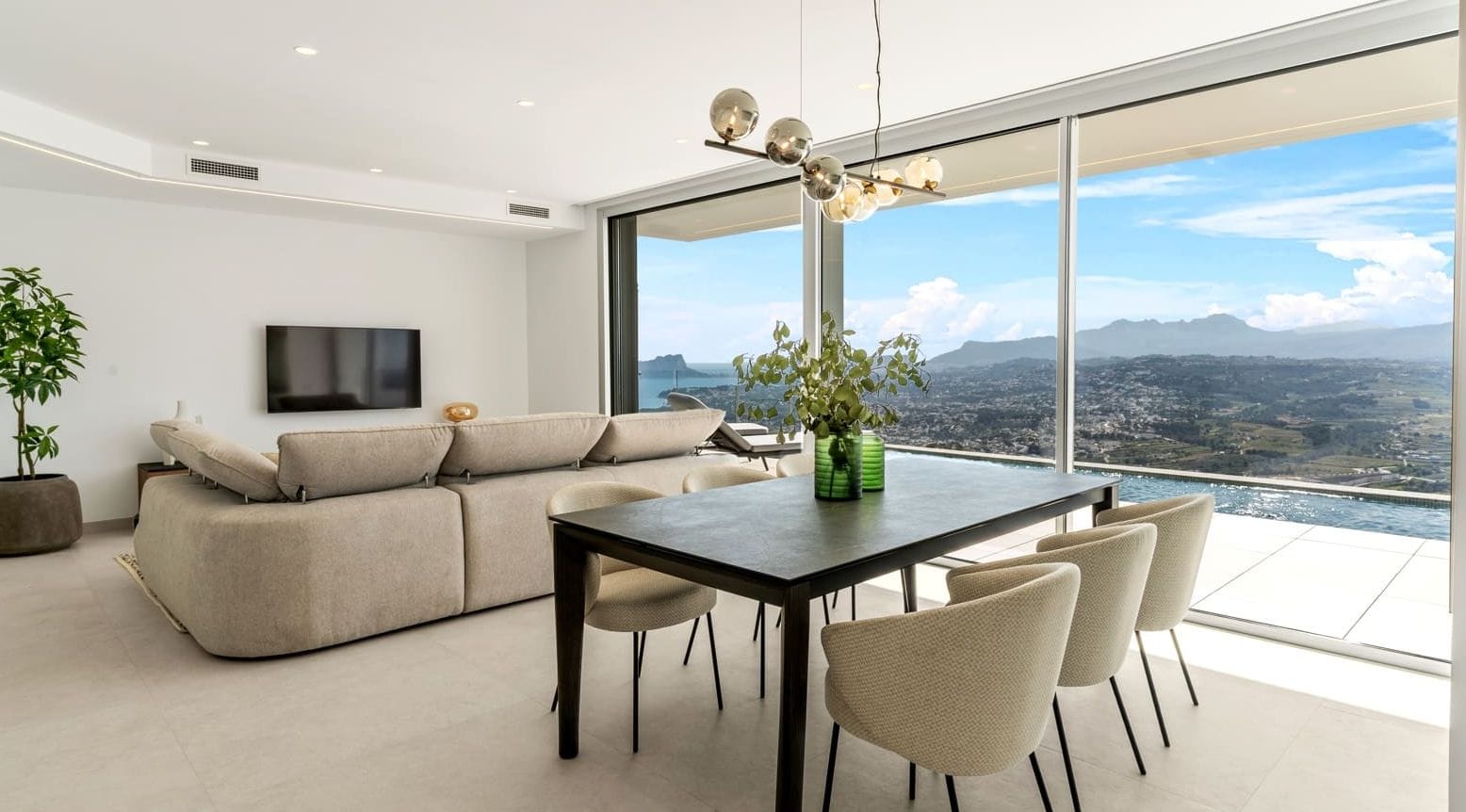 Villa en Moraira con 3 habitaciones y piscina y vistas al mar