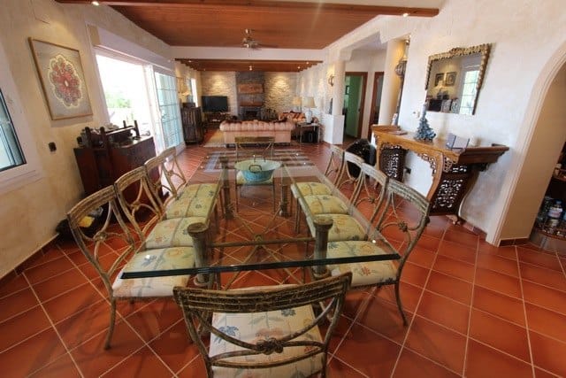 VILLA DANS UN EXCELLENT EMPLACEMENT