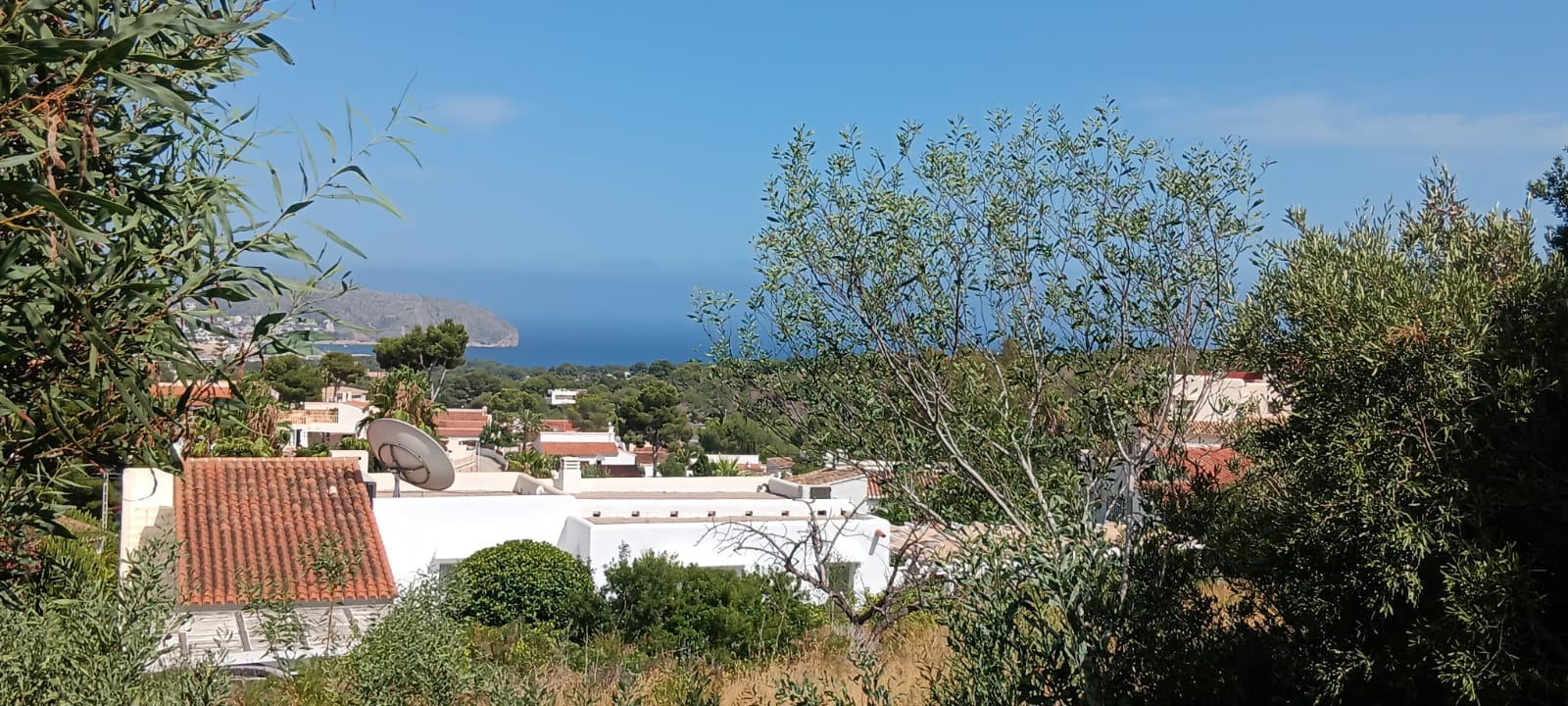 Działka z panoramicznym widokiem na morze w Moraira Benimeit