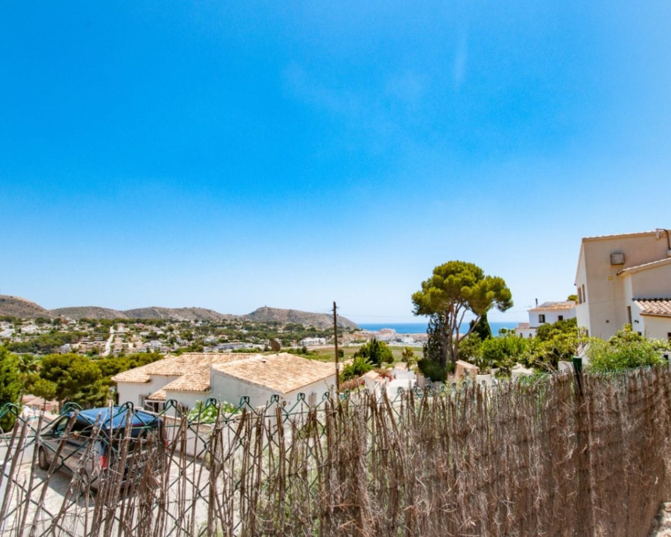 Parcela unica con vistas al Mar en Moraira a poca distancia del mar