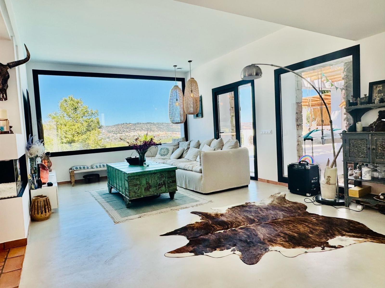 Exclusiva villa moderna en Jávea con vistas al mar y al Montgó