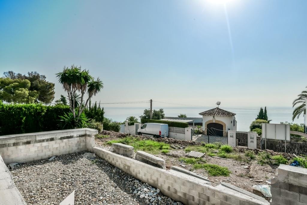 VILLA MODERNA CON VISTAS IMPRESIONANTES AL MAR