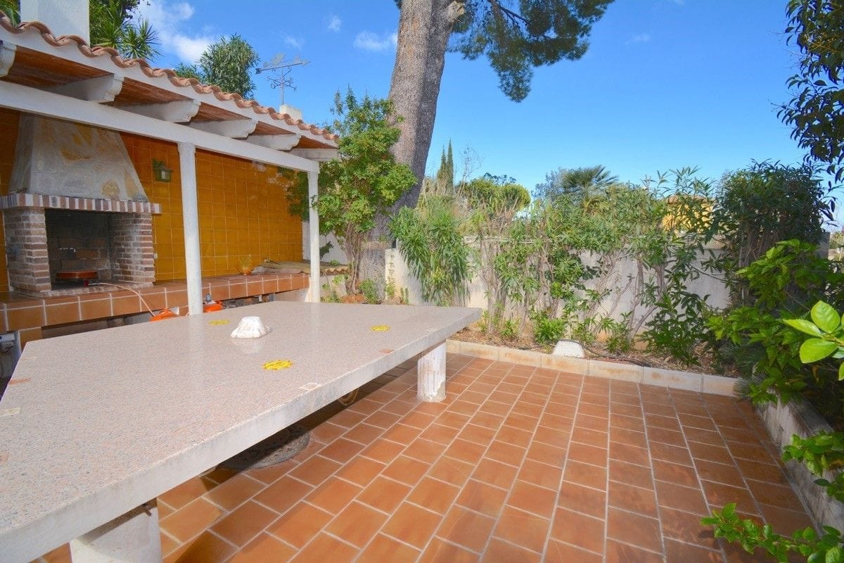 Villa en venta en Denia zona montgo