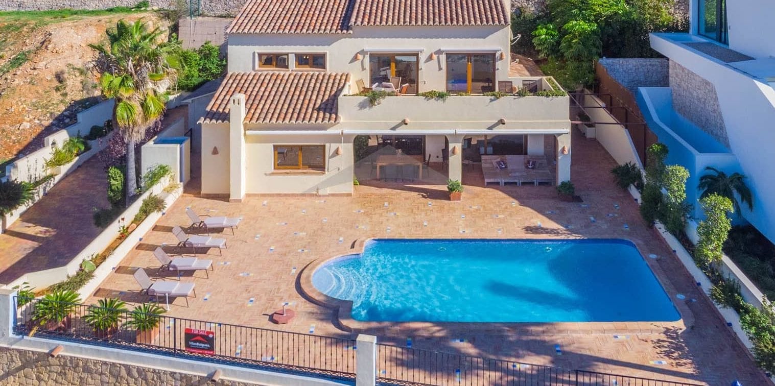 Extraordinair villa met zwembad en tuin, 4 slaapkamers.