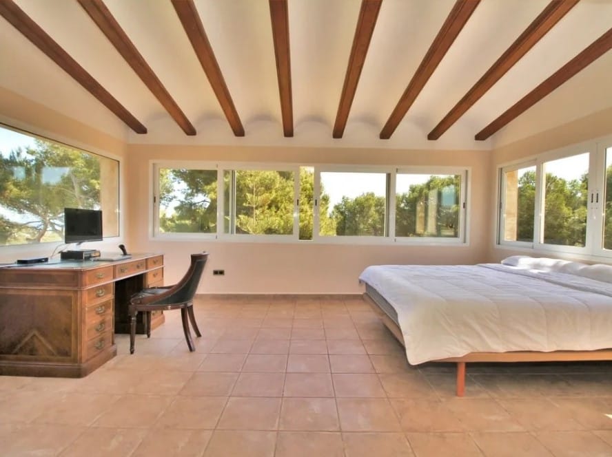 Impresionante Villa Mediterránea con Vistas Panorámicas al Mar de Jávea