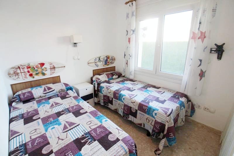Amplio apartamento adosado en Oliva Nova