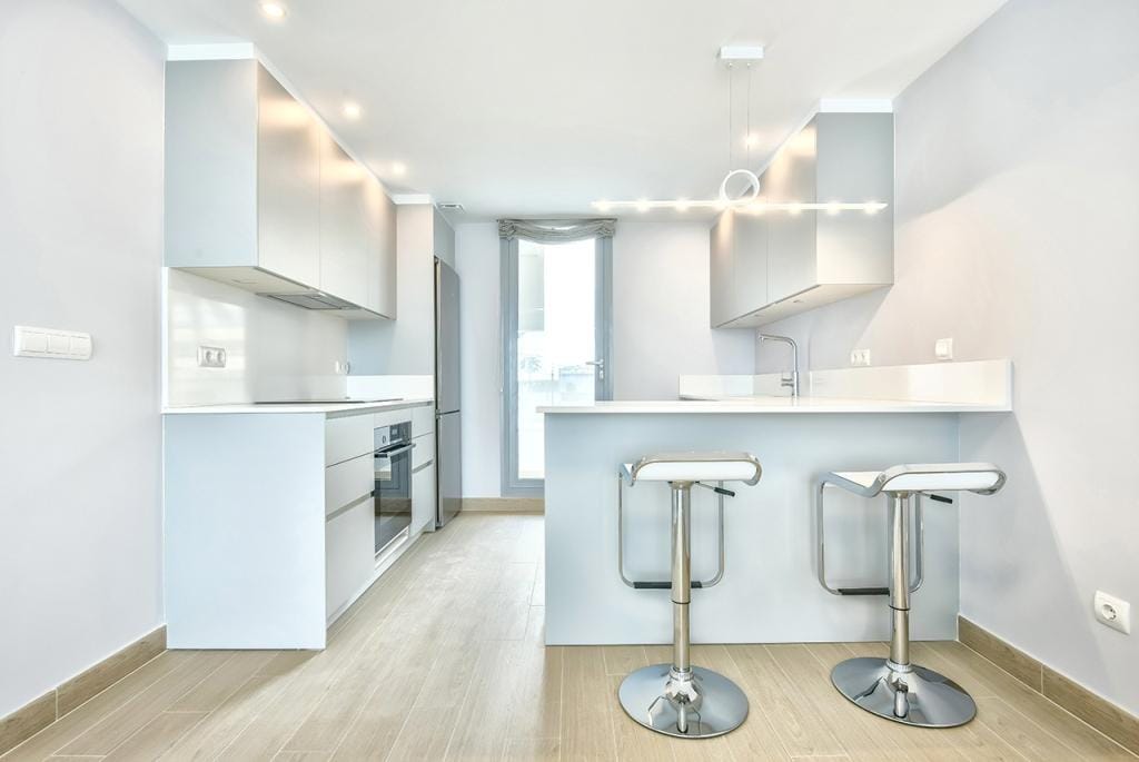 APARTAMENTO DE RECIENTE CONSTRUCCIÓN CON VISTAS AL MAR