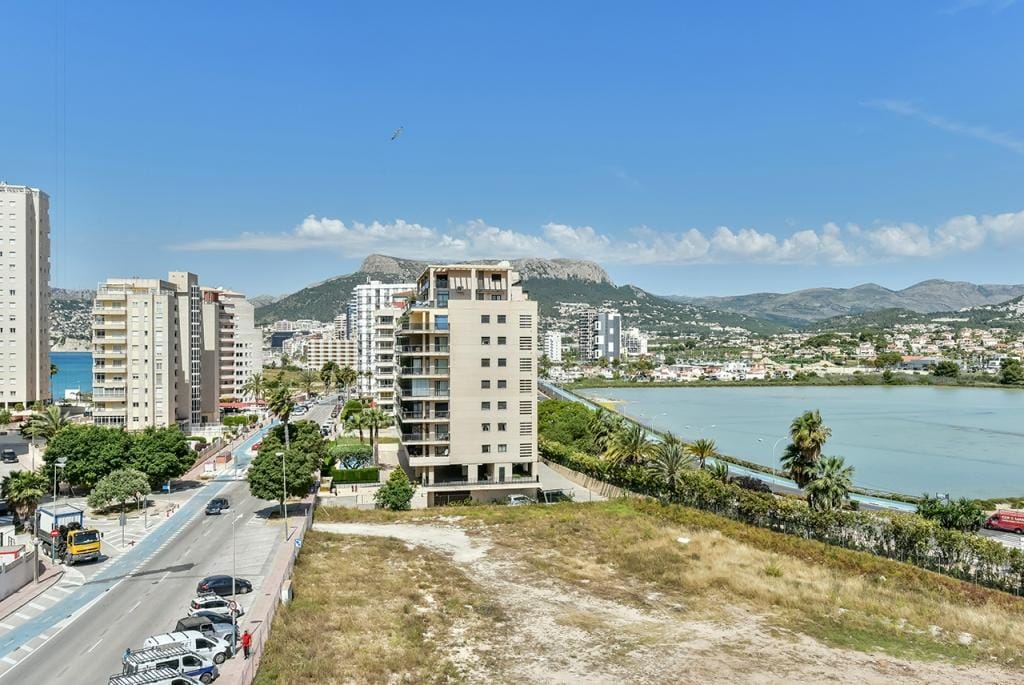 APARTAMENTO DE RECIENTE CONSTRUCCIÓN CON VISTAS AL MAR