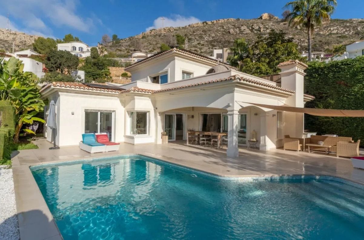 Sea view villa in Moraira with 4 bedrooms