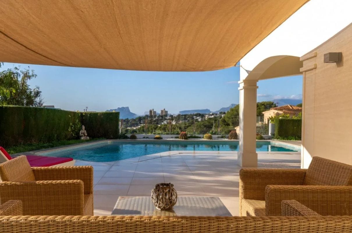 Sea view villa in Moraira with 4 bedrooms