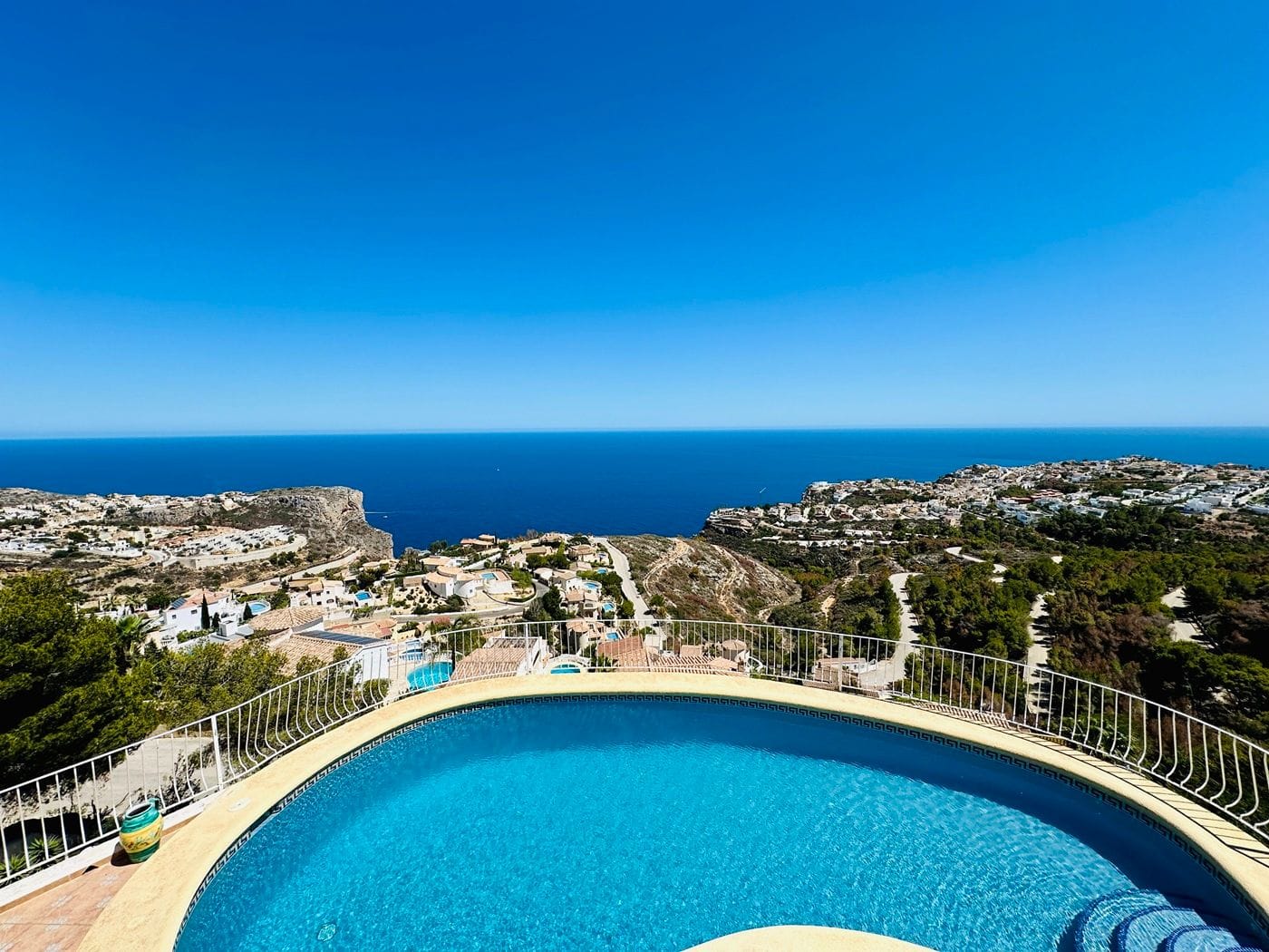 Spectaculaire villa met uitzicht op zee in Cumbre del Sol