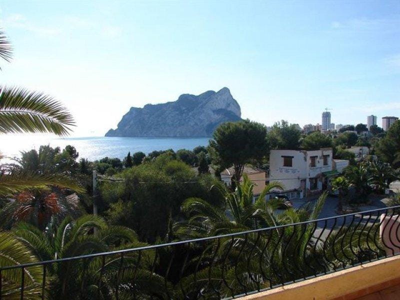 VILLA EN CALPE CON UNAS VISTAS INCREIBLES AL MAR Y PEÑÓN