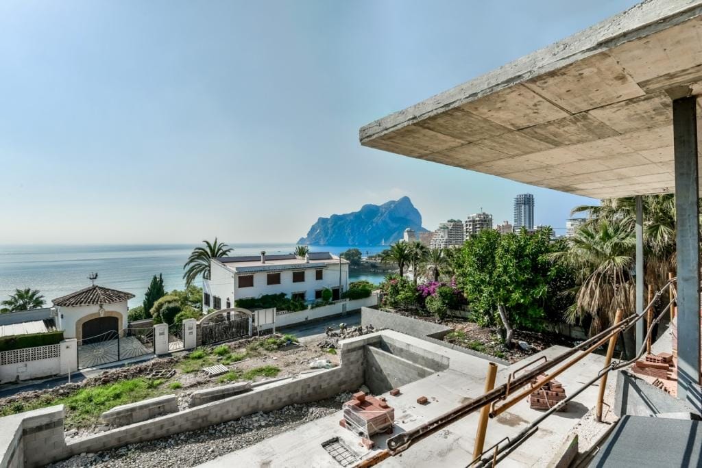 VILLA MODERNA CON VISTAS IMPRESIONANTES AL MAR