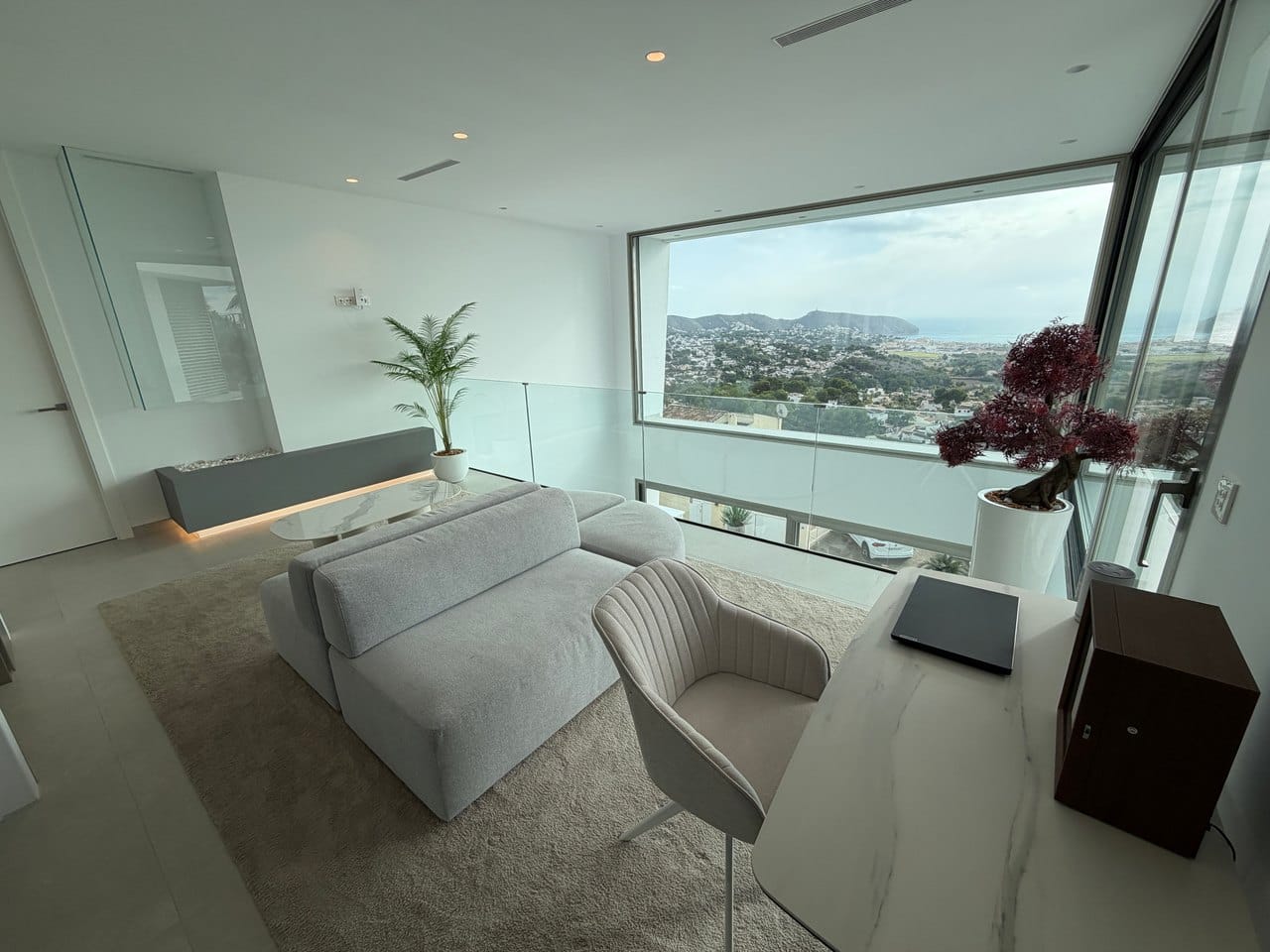 Espectacular villa de lujo con vistas al mar en Moraira, terrazas panorámicas, piscina infinity y azotea wellness