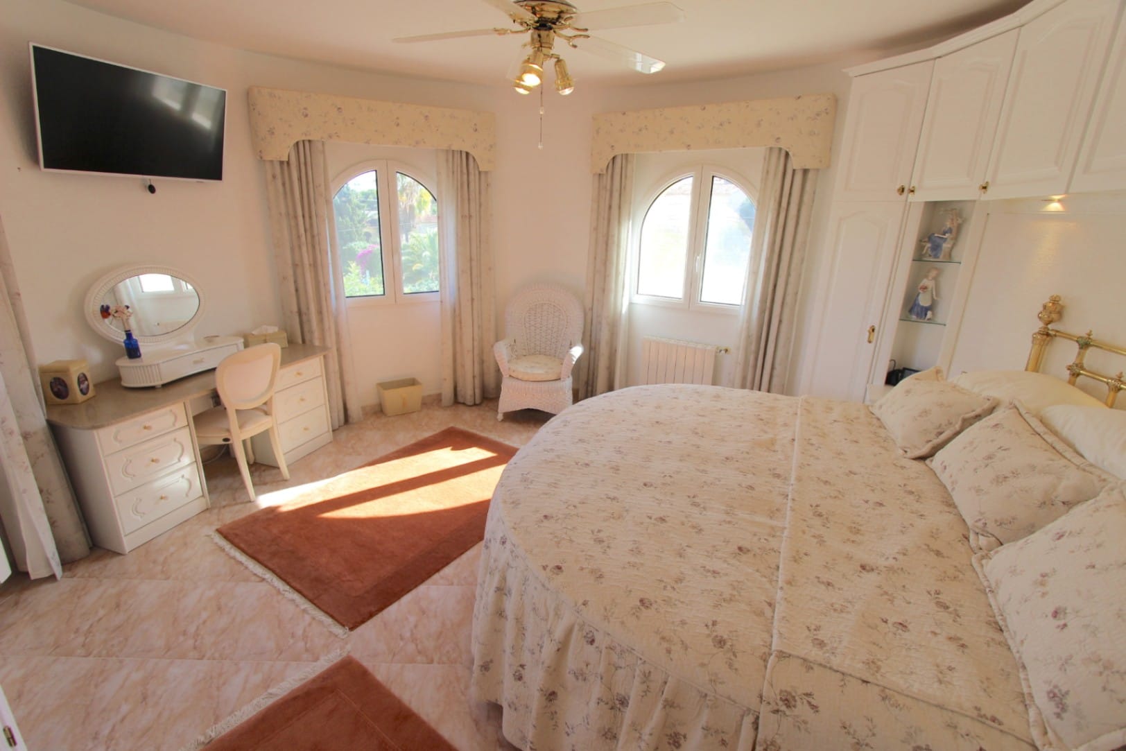 VILLA DE ESTILO MEDITERRANEO
