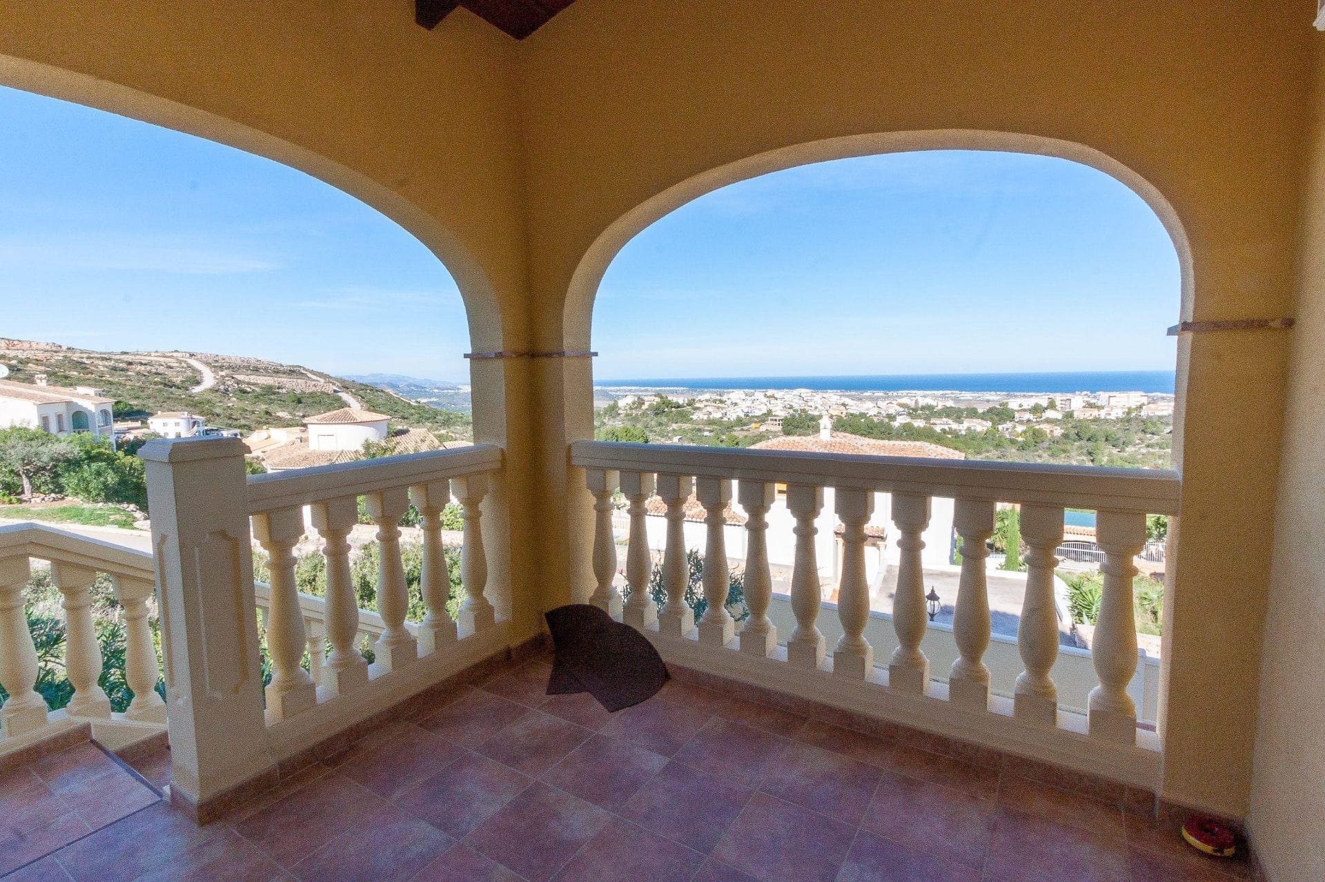 BONITO CHALET CON VISTAS PANORÁMICAS Y AL MAR