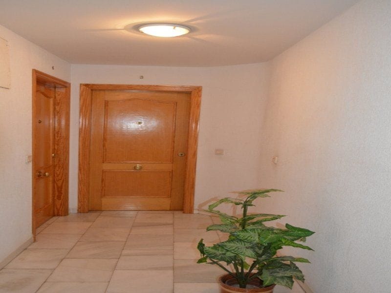 Bel appartement en duplex très bien distribué avec de belles vues sur la mer et le Montgo,