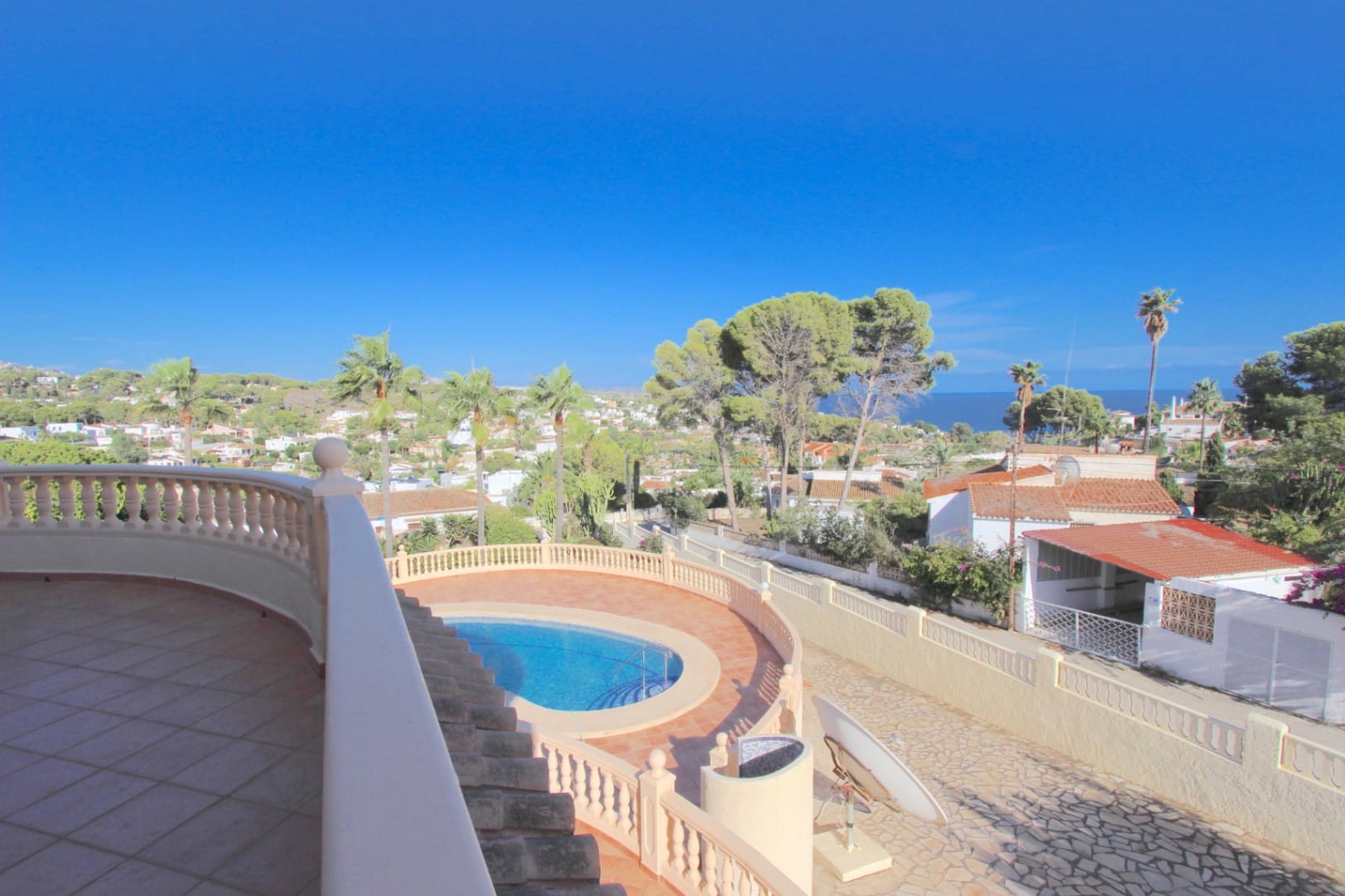 VILLA DE ESTILO MEDITERRANEO