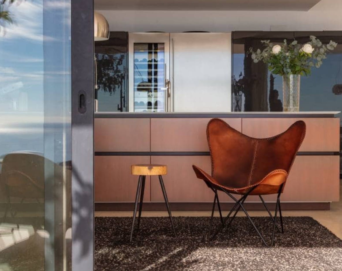 Villa de lujo con vistas panorámicas al mar en Moraira – diseño moderno, piscina climatizada
