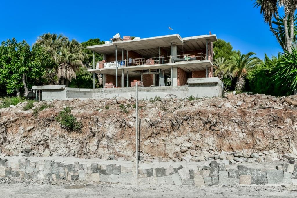 VILLA MODERNA CON VISTAS IMPRESIONANTES AL MAR