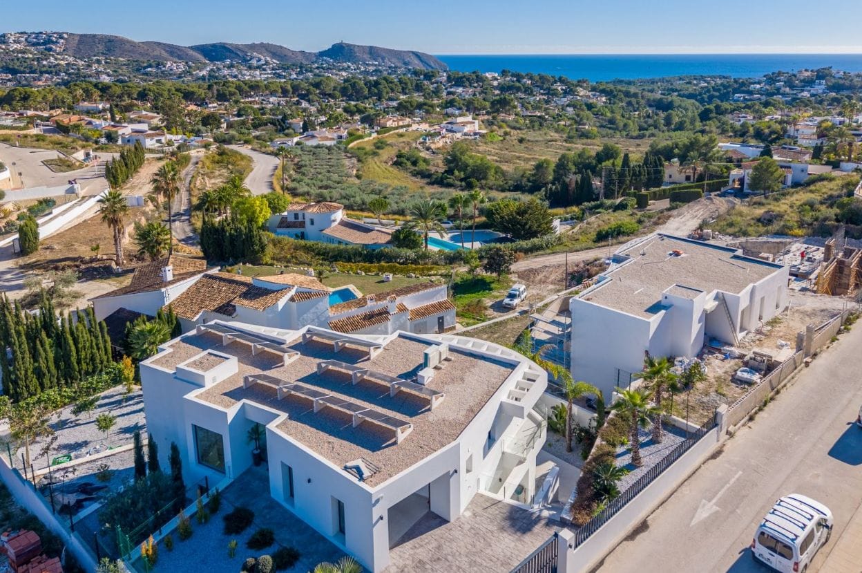 Espectacular villa de nueva construcción con vistas panorámicas al mar en Moraira